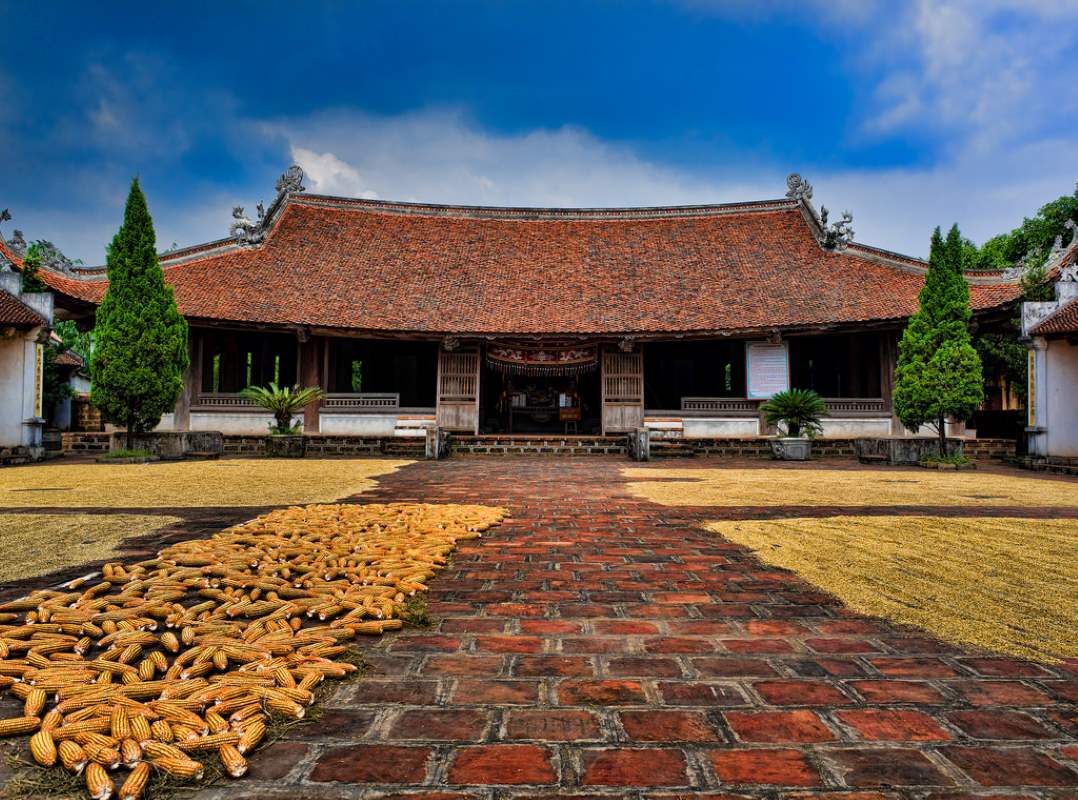 Duong Lam Ancient Village & Tay Phuong Pagoda – 1 Day