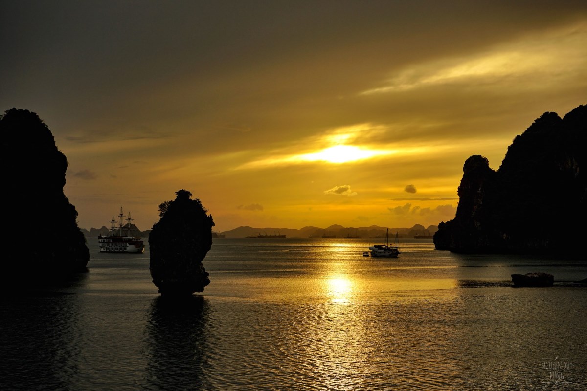 Sunset Falls In Halong Bay on Northern Vietnam tour