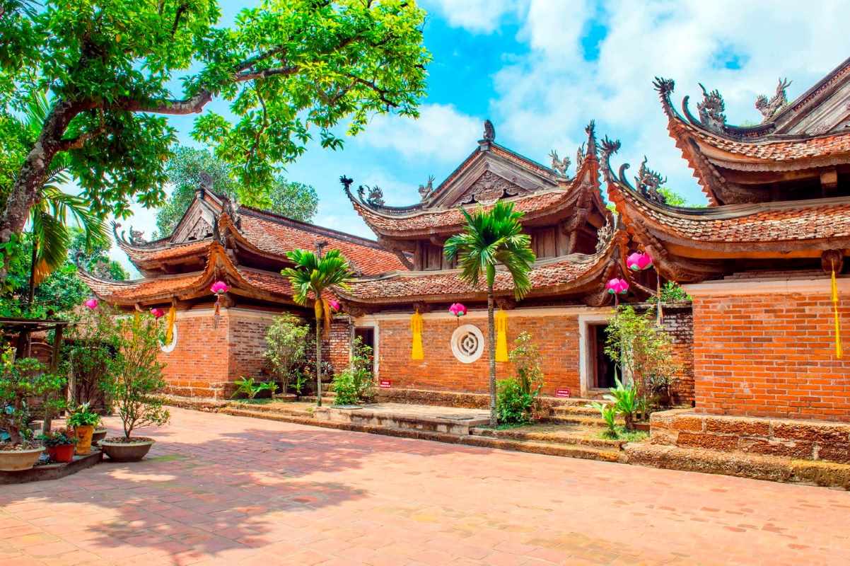 Duong Lam Ancient Village & Tay Phuong Pagoda – 1 Day