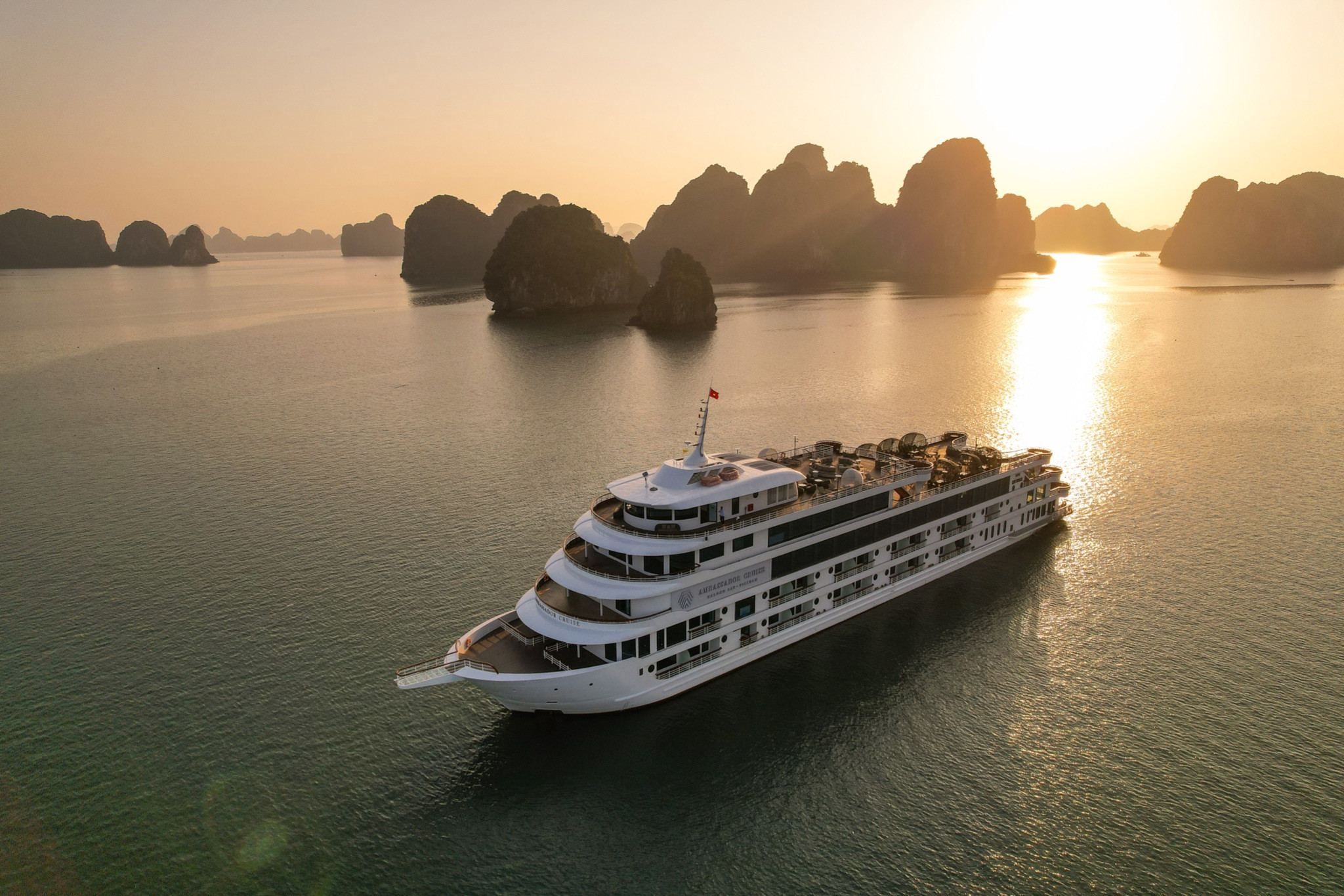 DELUXE CRUISES
