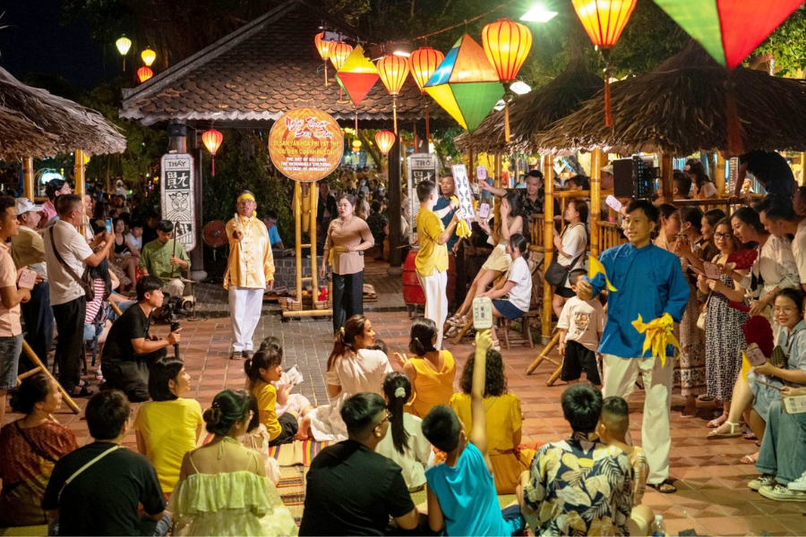 Traditional Bai Choi musical folk performance