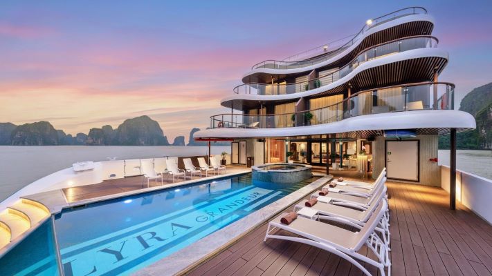 Oasis Pool & Jacuzzi