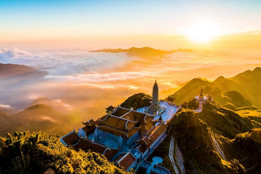 Mist covering mountain valleys and terraced rice fields in Sapa, northern Vietnam